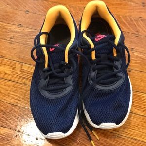 Women’s Nike sneaker